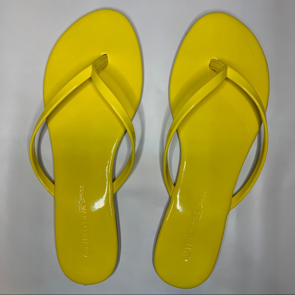 fashion nova flip flops